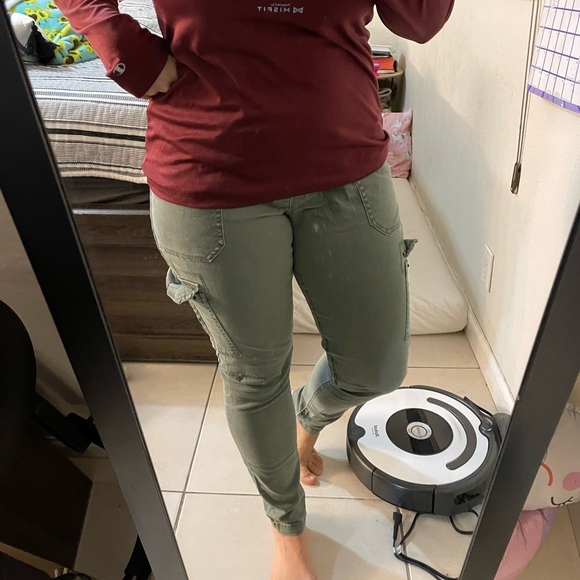 Maternity jeggings 🤍💚 - Picture 2 of 3